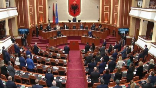 Ndarja nga jeta e Servet Pëllumbit, Kuvendi nis me një minutë heshtje në nderim të tij