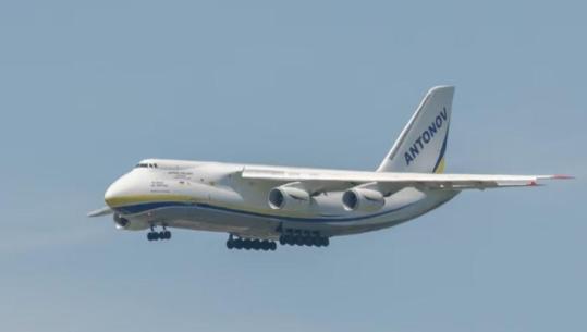 Avioni gjigand ‘Antonov An-124’ ulet në Aeroportin e Prishtinës, dyshohet se ka sjellë pajisje ushtarake për KFOR