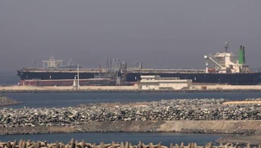 ‘Radarë të fikur’, Reuters: Si Emiratet e Bashkuara Arabe kalojnë anijet me naftë në Hormuz