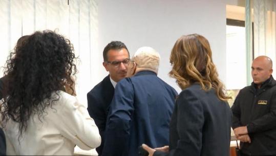 Ironia e Ylli Manjanit: Robt duhet të puthin Salën, Agronin, ose edhe vetë Ols Dadon, por jo të tjerët se është turp