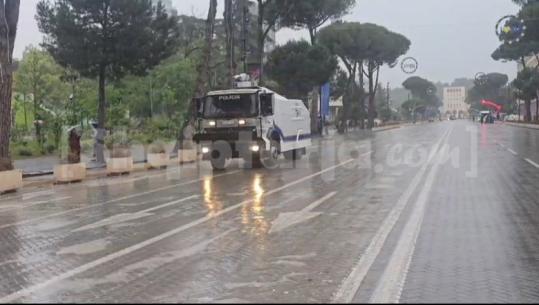 Gjysmë orë nga nisja e protestës, bulevardi ‘Dëshmorët e Kombit’ i boshatisur (VIDEO)