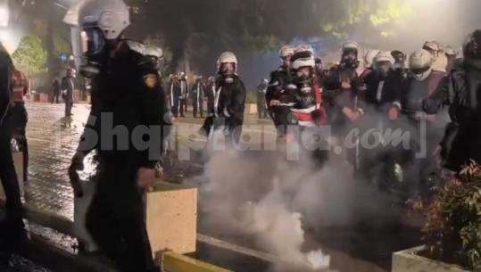 Akte dhune nga militantët e PD, molotovët hidhen në këmbët e policisë