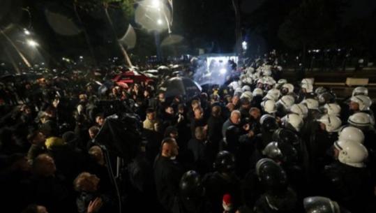 Protesta e dhunshme e Berishës, shoqërohen në Polici 3 militantë