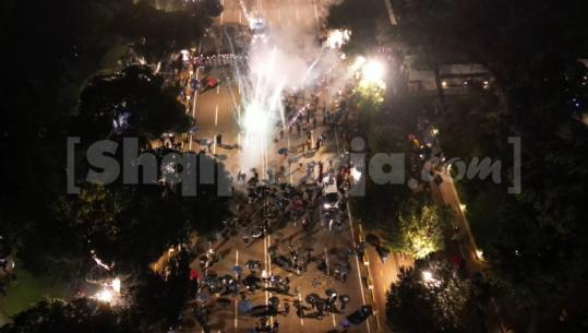 PAMJE ME DRON/ Berisha ‘braktiset’ masivisht nga të vetët, sot protesta më e heshtur nga 8 tubimet e PD