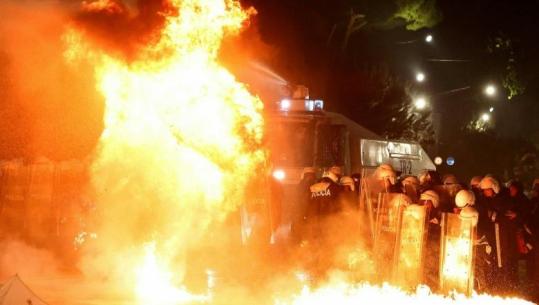 Protesta e PD/ Sulmuan me molotovë efektivët e policisë, nën hetim 6 militantë të Berishës dhe organizatori Balliu 