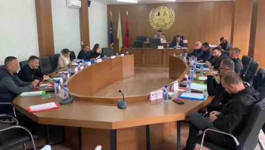 Dështon për herë të tretë mbledhja e Këshillit Bashkiak në Bulqizë, debate për peticionet kundër HEC-it e parkut fotovoltaik