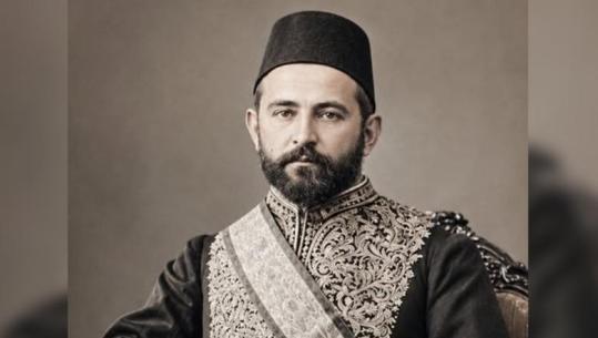U vra me urdhër të Sulltanit në 9 maj 1906, Bido përkujton veprën e shqiptarit të Çamërisë Abedin Dino: Figurë e madhe e Rilindjes! Përkushtimin ndaj Kombit e pagoi me jetë