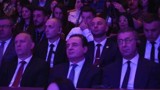 Kongresi i VLEN, Albin Kurti në krah të Mickoskit, për herë të parë ‘harrohet’ himni shqiptar, reagime të ashpra në RMV dhe Kosovë
