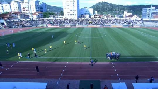 Goditet arbitri Juxhin Xhaja, gjyqtarët futen në dhomat e zhveshjes! Ndërpritet ndeshja në Elbasan, skuadrat presin në fushë