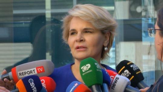 Kryemadhi pas seancës në GJKKO: Filloi të na pikojë kondicioneri te salla e re! Ilir Meta është top formë, i kishin çuar kostumin e gabuar javës së kaluar