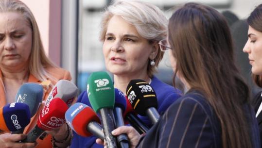 Kryemadhi pas seancës në GJKKO: Filloi të na pikojë kondicioneri te salla e re! Ilir Meta është top formë, i kishin çuar kostumin e gabuar javës së kaluar