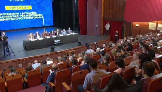 ‘Territorialja’/ Blushi në dëgjesën publike të Komisionit: Qytetarët po përballen me mungesë shërbimesh! Të rritet numri i njësive vendore