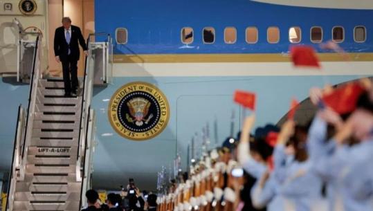 Trump mbërrin në Pekin, Kina i rezervon pritje madhështore presidentit amerikan