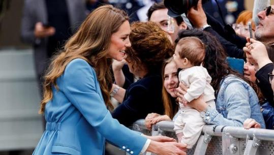 ‘Ciao Kate!’ Vizita e parë jashtë Britanisë pas përballjes me kancerin, Princesha e Uellsit pritet ngrohtë në Reggio Emilia