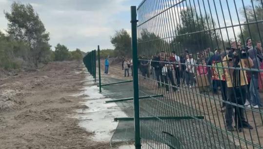 Punimet për resortin në Akërni, banorët e Vlorës në protestë: Zonë e mbrojtur, ende nuk është zbardhur leja e ndërtimit
