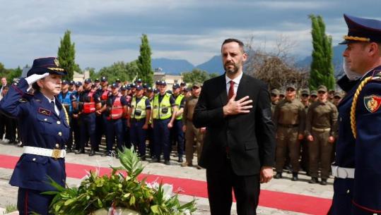 Dy vjet nga rënia në krye të detyrës, Novruz Cenalia rivarroset në Varrezat e Dëshmorëve, Lamallari: Policia e Shtetit ka sot një dëshmor më shumë