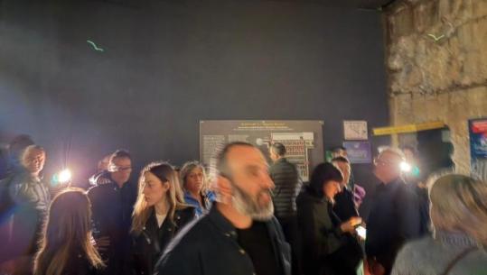 Tiranë/ OSHEE lë në errësirë të plotë Ministrinë e Brendshme dhe zonën e qendrës! Habiten turistët te Bunk'Art: Si mungojnë dritat në qendrën e kryeqytetit 
