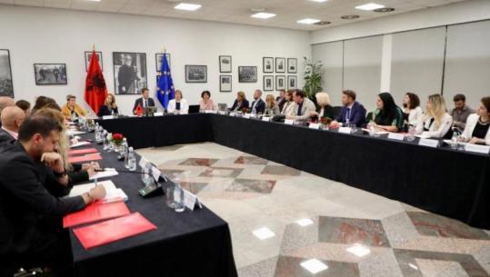 Ministri Hoxha: Javët në vijim bëjmë publik dokumentin për Strategjinë Kombëtare të Diasporës! Do konsultohet me qytetarët