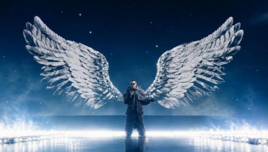 Finalja e Madhe e Eurovision 2026 ngre siparin në Vjenë! Alis elektrizon skenën me ‘Nan’ 