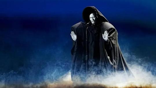 Finalja e Eurovision/ I maskuar si robot, Lion Ceccahnga Lituania interpreton mes emocioneve ‘Sólo Quiero Más’