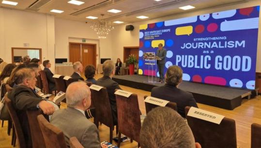Përkeqësim i situatës së sigurisë së gazetarëve në botë, organizatat nga Europa juglindore mblidhen në Tiranë, OSBE: Gazetaria është e mirë publike, të garantohet liria