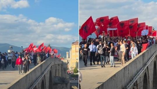 'Bllokohet' Ura e Gurit në Shkup, studentët shqiptarë marshojnë drejt Ministrisë së Drejtësisë
