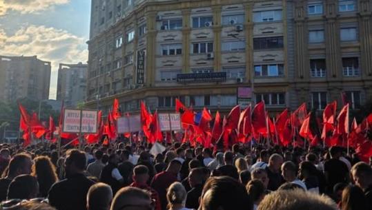 Laert Vasili rrëfen në Report TV emocionet e protestës për gjuhën shqipe më Shkup: Ishte e jashtëzakonshme!