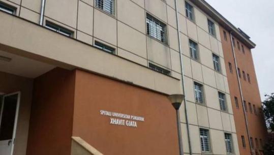 'Çohu o drreq mos bëj si e sëmurë'/ Infermierja te Psikiatria keqtrajton pacientët, reagon QSUT: Rast i papranueshëm, janë marrë masa për punonjësen