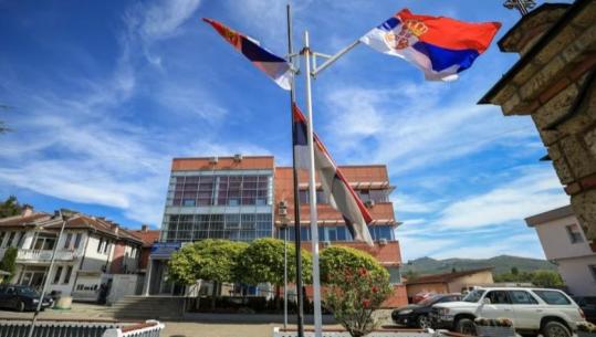 Pas dekadash në institucionet serbe në Kosovë, shkarkime nga puna ‘për arsye politike’! Shkak mos-mbështetja për Listën Serbe