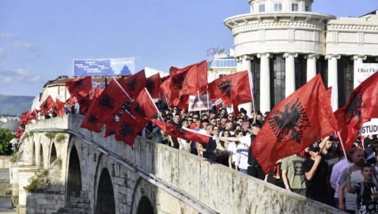 'Bllokohet' Ura e Gurit në Shkup, studentët shqiptarë marshojnë drejt Ministrisë së Drejtësisë, kërkohet dorëheqja e kryeministrit