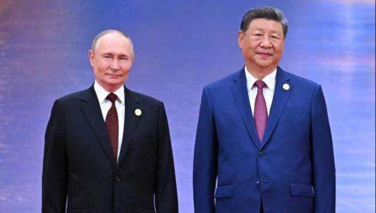 Pas Trump, presidenti Putin drejt Pekinit! Takim me Xi Jinping, në fokus marrëdhëniet Kinë-Rusi dhe bashkëpunimi energjetik