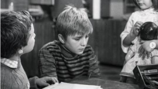 Një lajm i mirë për kinemanë shqiptare, restaurohet filmi i vitit 1981 'Shoku ynë Tili'
