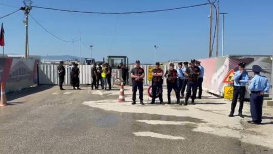 Përplasja për aeroportin e Vlorës/ Punonjësit e Pacollit tre ditë protestë para derës së kantierit: Të ndërhyjë shteti ose arbitrazh! VIA: ‘Mabco’ vonoi punimet në terminal, dëmi 4 mln euro