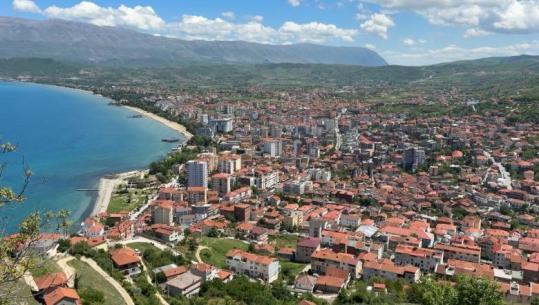 Pogradec/ ‘One Stop Shop’ nuk funksionin në kufirin Shqipëri- RMV, kryebashkiaku: Kemi radhë të gjata ende pa filluar sezoni turistik
