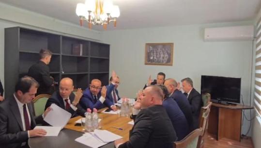 Miratohen në parim në mbledhjen e Këshillit ndryshimet në rregulloren e Kuvendit, PS arrin konsensus me PD