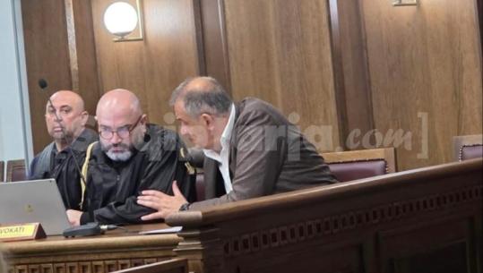 Mbahet gjyqi për ‘Sterilizimin’, Ilir Beqaj jashtë kafazit! Në sallë ulet krah avokatit