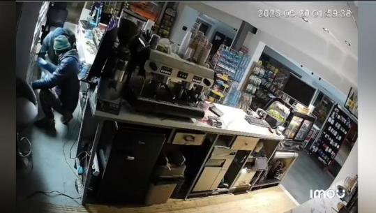 VIDEO- Grabitja e tabakinos në Elbasan, Report Tv siguron momentin kur hajdutët e maskuar vjedhin paratë 