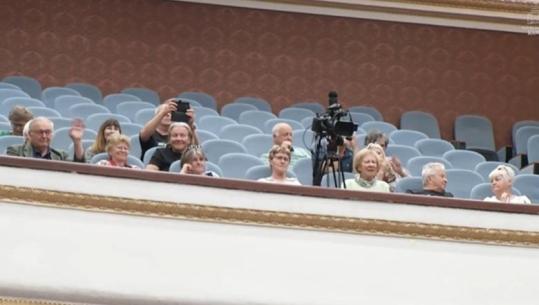 Shikuesit e veçantë në Kuvend, ish-ministra, ish-deputetë e eurodeputetë austriakë ndjekin seancën
