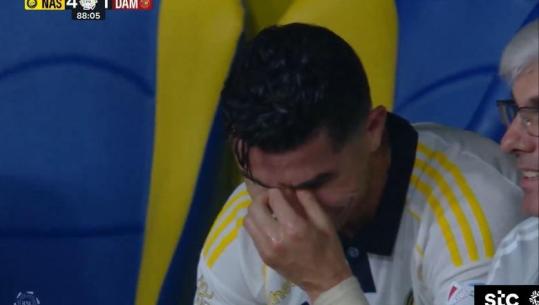 VIDEO/ 'Një thes' me trofe, Ronaldo s'i mban lotët pas titullit kampion me Al Nassr