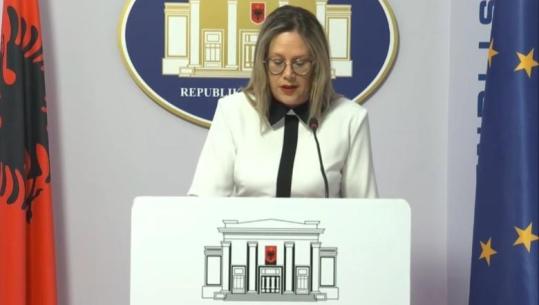 Deputetja Aliolli ngre alarmin për krizën demografike dhe emigracionin masiv: Vendi po zbrazet çdo ditë dhe të rinjtë s’po kthehen më