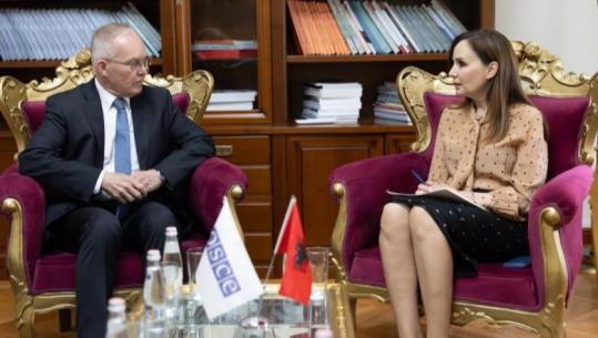 Tabaku takohet me përfaqësuesin e OSBE-së: Shqipëria në moment kritik, liria e medias kusht themelor për demokracinë
