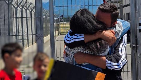 U torturua nga forcat izraelite/ ‘O ba a ta shoh pak dorën’, momenti prekës i takimit të aktivistit shqiptar me fëmijët (VIDEO)