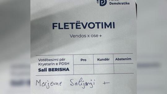 FOTOLAJM/ Forma unike e demokratëve për të bojkotuar procesin zgjedhor, shkruajnë në fletë emrin ‘Mereme Salianji’