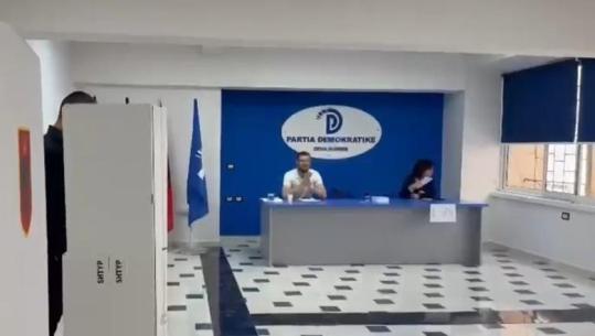 Referendumi në PD/ 270 demokratë në Gjirokastër konfirmojnë Berishën, 16 kundër e abstenim