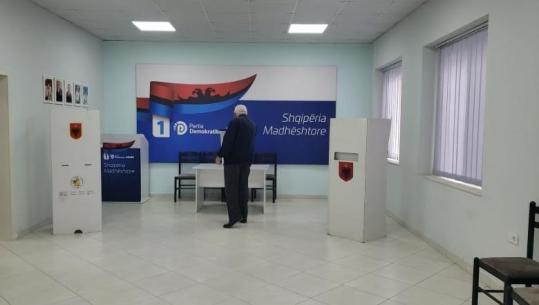 Referendumi për Berishën, votimi në disa degë shtyhet deri në orën 19:00