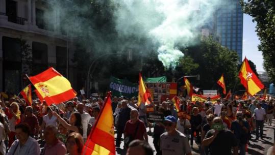 Skandalet e korrupsionit, mijëra spanjollë protestojnë në Madrid, kërkohet dorëheqja e kryeministrit Pedro Sanchez
