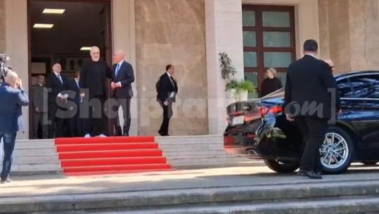 Çështja e detit/ Ministri grek i Mbrojtjes, Dendias mbërrin në Tiranë! Takime me Ramën e Nufin (VIDEO)