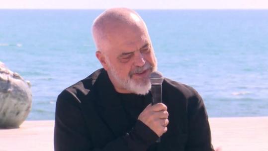 ‘Presim rritje të numrit të turistëve’- Rama nga Durrësi drejtuar mjekëve e infermierëve: Jeni ‘ambasadorët’ e vendit, ndoshta e vetmja shëmbëlltyrë e shtetit që të huajt takojnë