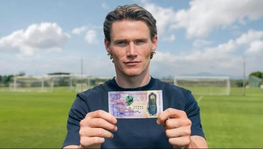 Skocia nderon McTominay para Botërorit, roveshata e futbollistit stampohet në kartëmonedhën 20 paundëshe