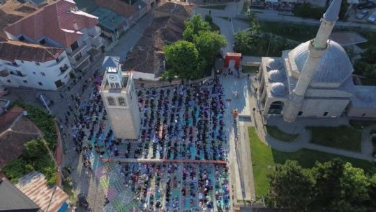 Kurban Bajrami/ Qindra besimtarë në Korçë e Pogradec falin namazin